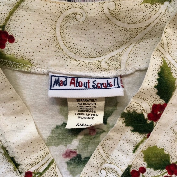 ▪️Mistletoe Scrub Top▪️ - Picture 3 of 4